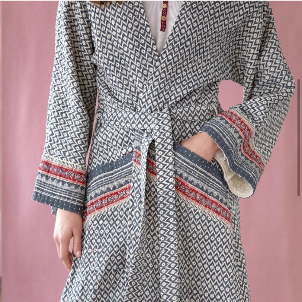 Women's Blue and Red Patterned Robe - Picture 4 of 5